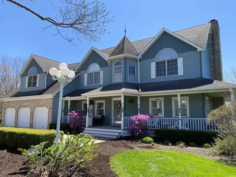 7 N610 Cloverfield Cir, Saint Charles, IL 60175