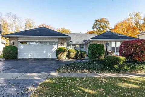 1622 E Greenwood Dr, Mount Prospect, IL 60056