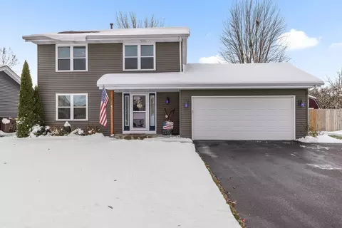 9931 Shore Dr, Machesney Park, IL 61115