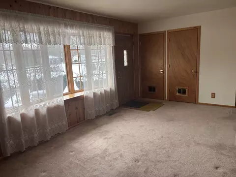 Living - 71 E 227th Pl, Steger, IL 60475 photo 2 of 3
