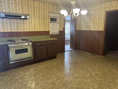Kitchen - 71 E 227th Pl, Steger, IL 60475 photo 2 of 2