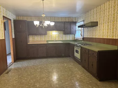 Kitchen - 71 E 227th Pl, Steger, IL 60475 photo 1 of 2