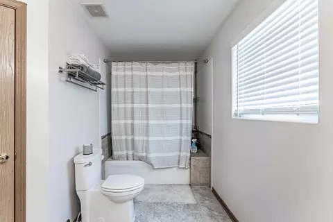 Bath - 5302 Meadowbrook St, Plainfield, IL 60586 photo 2 of 5