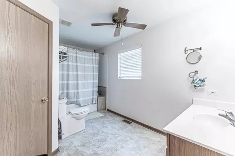 Bath - 5302 Meadowbrook St, Plainfield, IL 60586 photo 4 of 5