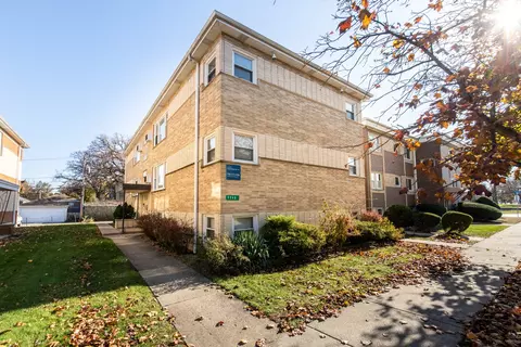 2245 Des Plaines Ave #B, North Riverside, IL 60546