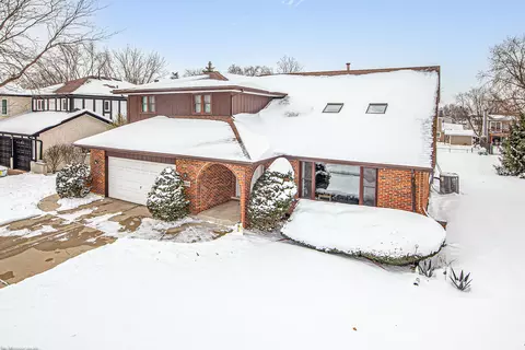 20618 S Green Meadow Ln, Frankfort, IL 60423