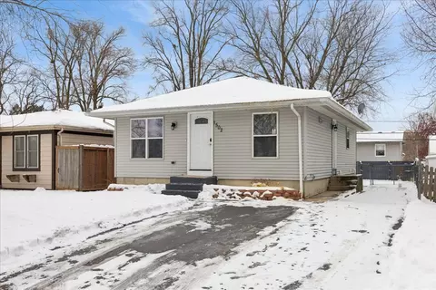1502 Round Lake Dr, Round Lake Beach, IL 60073