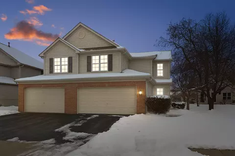 1529 Keystone Ct, Elgin, IL 60120
