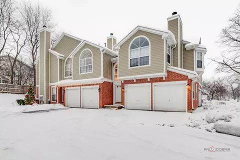 686 Grosse Pointe Cir, Vernon Hills, IL 60061