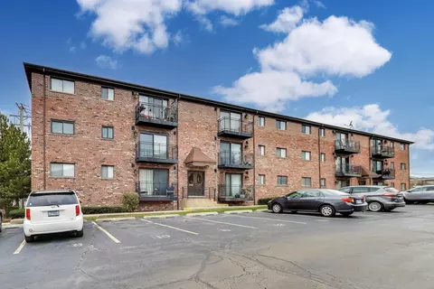 6820 W Raven St #1B, Chicago, IL 60631