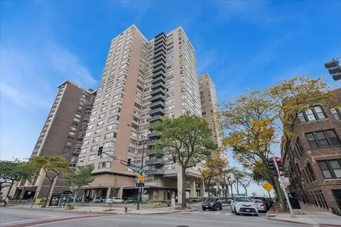 6301 N Sheridan Rd #22D, Chicago, IL 60660