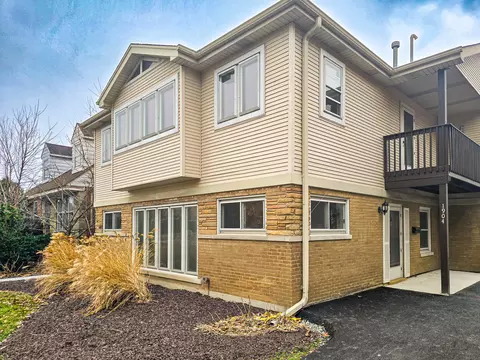 1904 S Fairview Ave, Park Ridge, IL 60068
