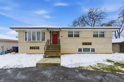 7811 W 102nd St, Palos Hills, IL 60465