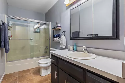 Bath - 3007 Art Schultz Dr, Plainfield, IL 60586 photo 2 of 2