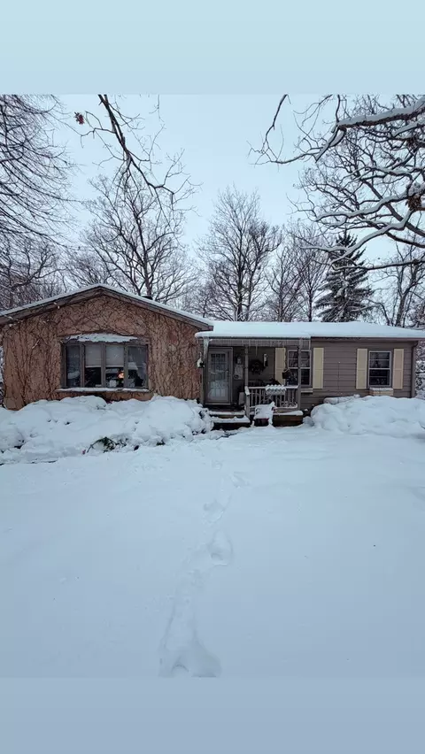 1136 Adams Ave, Winthrop Harbor, IL 60096