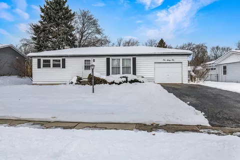 30 W162 Claymore Ln, Naperville, IL 60563