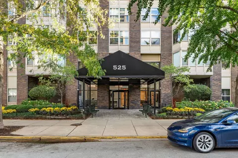 525 W Hawthorne Pl #2606, Chicago, IL 60657
