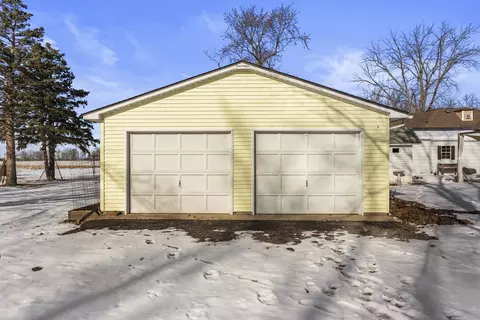 Exterior - 215 Chicago St, Dewitt, IL 61735 photo 4 of 4