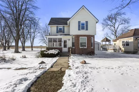 215 Chicago St, Dewitt, IL 61735