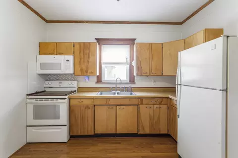 Kitchen - 215 Chicago St, Dewitt, IL 61735 photo 1 of 2