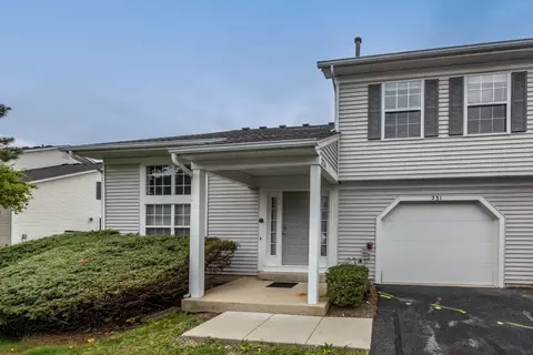 231 Teak Ln #231, Streamwood, IL 60107