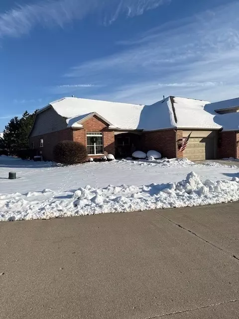 4 Monarch Dr, Bloomington, IL 61704