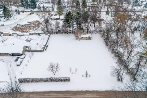 16655 W Applewood Ct, Gurnee, IL 60031