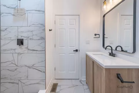 Bath - 2139 W 24th St, Chicago, IL 60608 photo 3 of 9