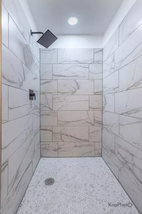 Bath - 2139 W 24th St, Chicago, IL 60608 photo 5 of 9