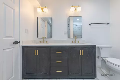 Bath - 2139 W 24th St, Chicago, IL 60608 photo 9 of 9