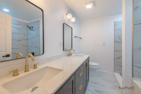 Bath - 2139 W 24th St, Chicago, IL 60608 photo 6 of 9