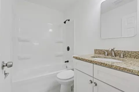 Bath - 40 Codorus Rd, Montgomery, IL 60538 photo 1 of 1