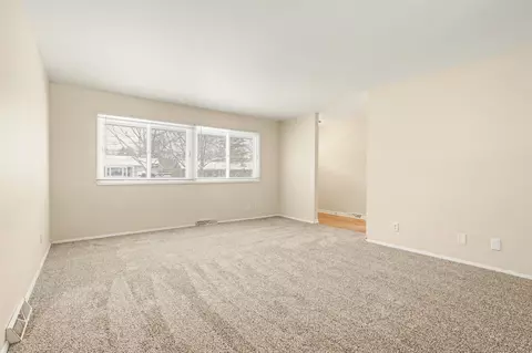 Living - 40 Codorus Rd, Montgomery, IL 60538 photo 2 of 2