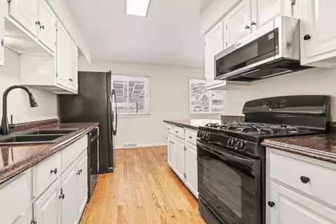 Kitchen - 40 Codorus Rd, Montgomery, IL 60538 photo 1 of 1