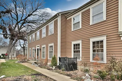 1612 Stonebridge Trl, Wheaton, IL 60189 photo 3