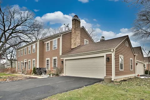 1612 Stonebridge Trl, Wheaton, IL 60189