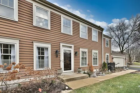 1612 Stonebridge Trl, Wheaton, IL 60189 photo 2