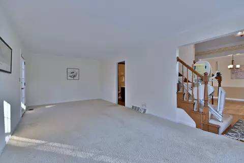 1612 Stonebridge Trl, Wheaton, IL 60189 photo 6