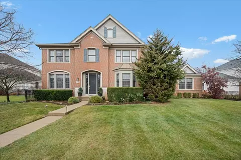 1592 Primrose Ln, Glenview, IL 60026
