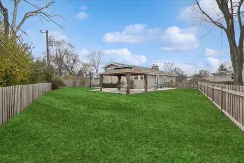 Exterior - 241 Glendale Rd, Glenview, IL 60025 photo 2 of 4