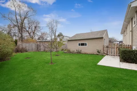 Exterior - 241 Glendale Rd, Glenview, IL 60025 photo 3 of 4