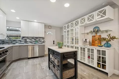 Kitchen - 241 Glendale Rd, Glenview, IL 60025 photo 3 of 3