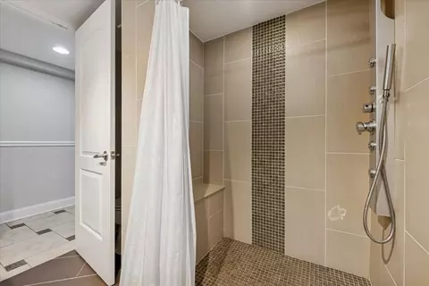 Bath - 241 Glendale Rd, Glenview, IL 60025 photo 3 of 3