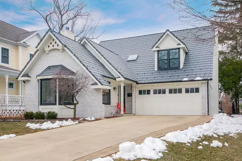 709 Pleasant Ave, Glen Ellyn, IL 60137