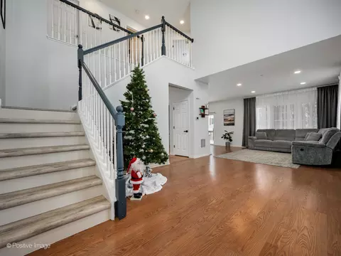 1818 Kelberg Ave, Hoffman Estates, IL 60192 photo 2