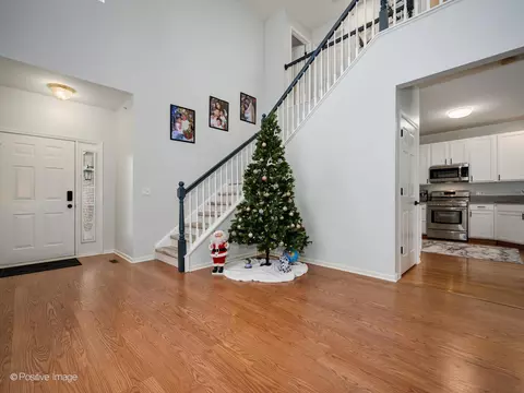 1818 Kelberg Ave, Hoffman Estates, IL 60192 photo 4