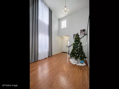 1818 Kelberg Ave, Hoffman Estates, IL 60192 photo 3