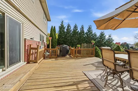 Exterior - 814 Edgewater Dr, Minooka, IL 60447 photo 5 of 10
