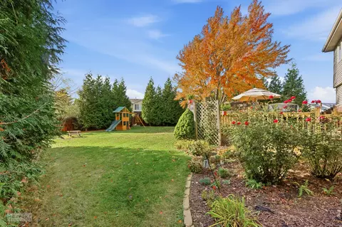 Exterior - 814 Edgewater Dr, Minooka, IL 60447 photo 7 of 10