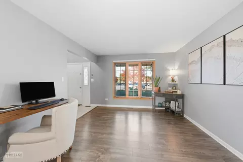 Living - 814 Edgewater Dr, Minooka, IL 60447 photo 2 of 6